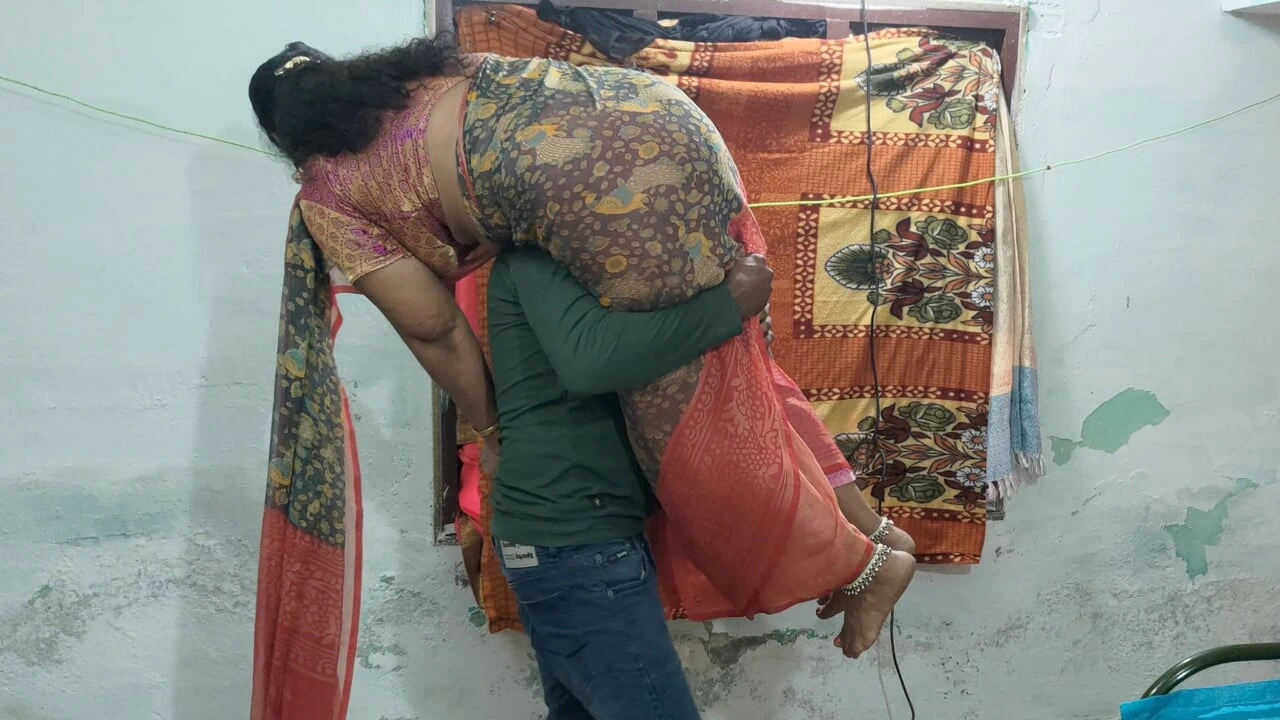 Mathvan, Who Lives in the Same House, Saw the House Owner’s Wife Wearing Panties and Wants to Taste Her.